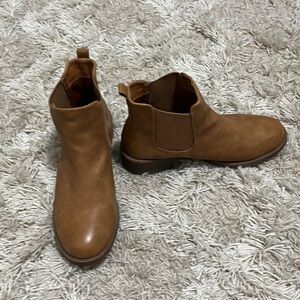 Women’s size 9 boots in like New condition. Never worn!
